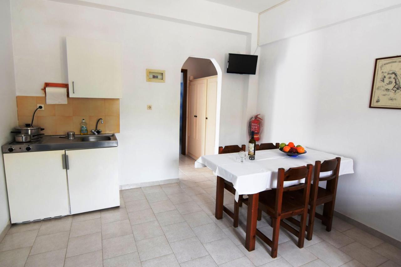 Thalassitis Coastal Apartments 佩里沃罗 外观 照片