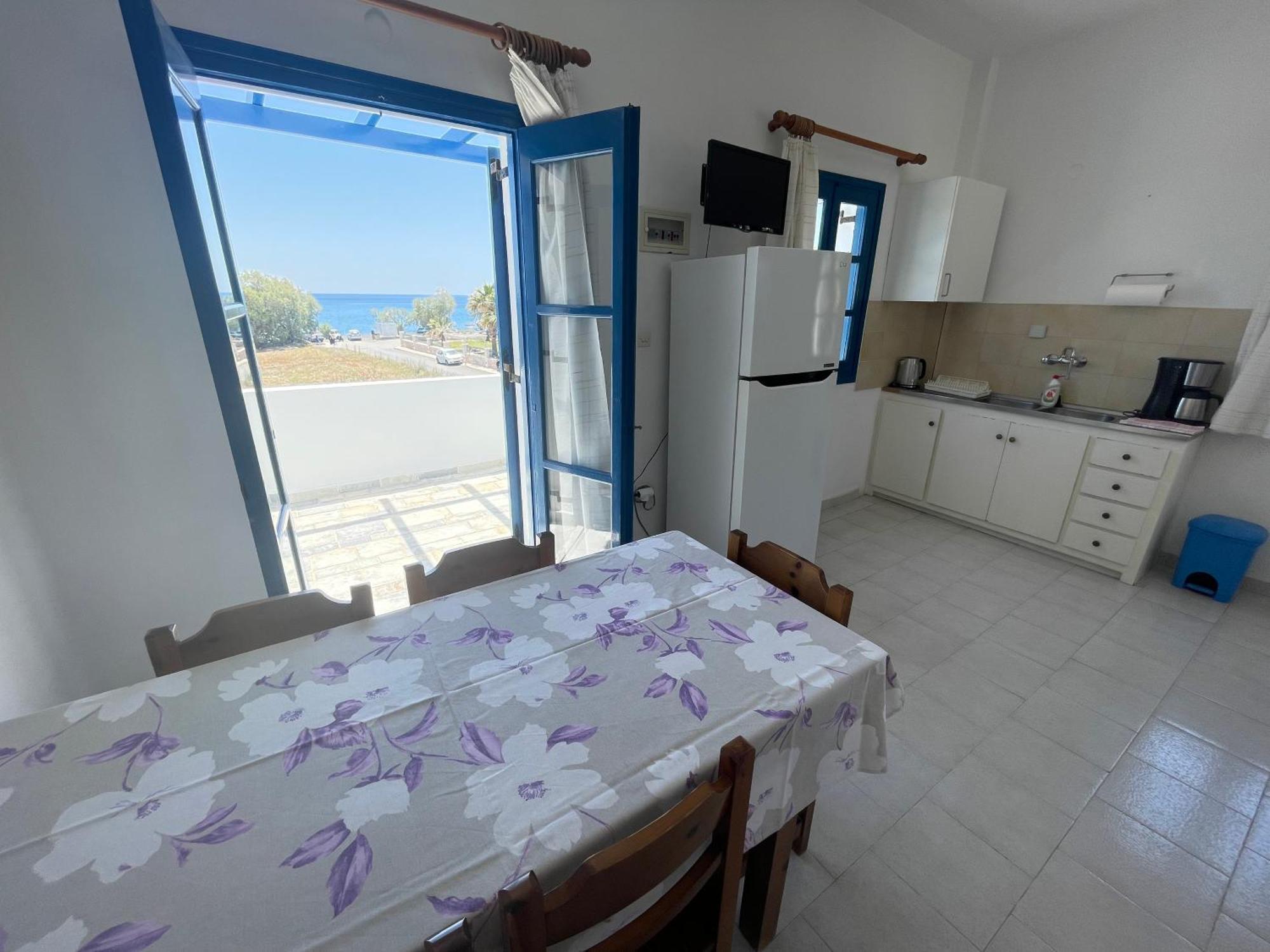 Thalassitis Coastal Apartments 佩里沃罗 外观 照片