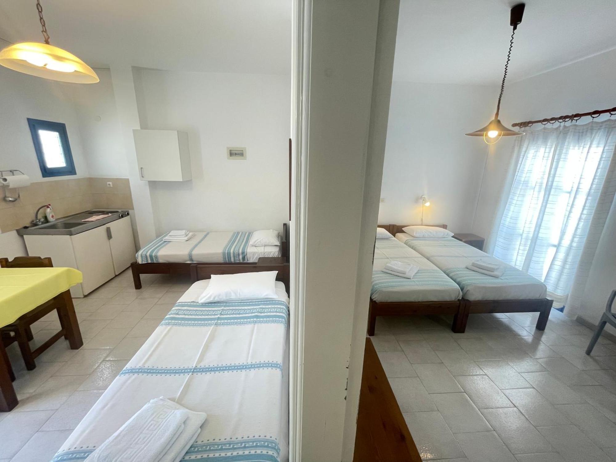 Thalassitis Coastal Apartments 佩里沃罗 外观 照片