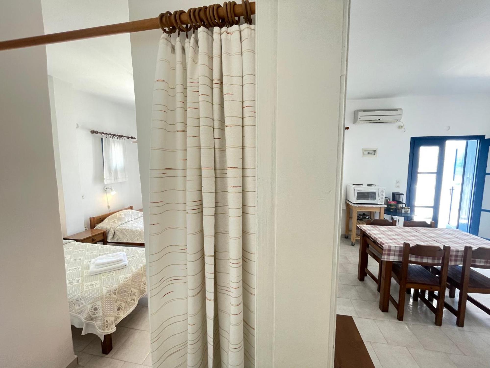 Thalassitis Coastal Apartments 佩里沃罗 外观 照片