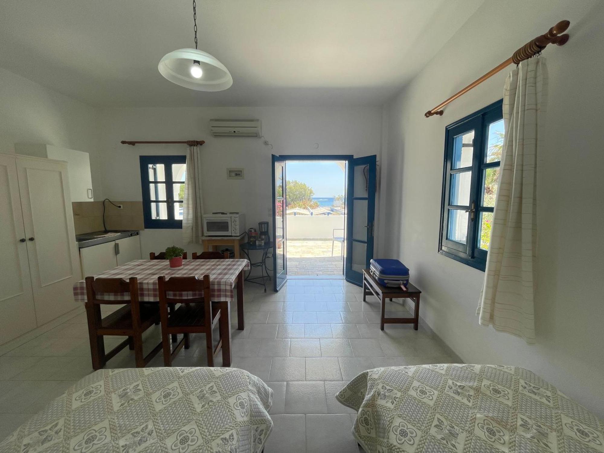 Thalassitis Coastal Apartments 佩里沃罗 外观 照片