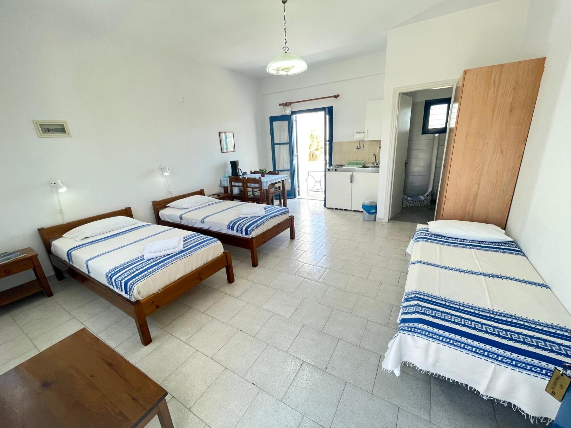 Thalassitis Coastal Apartments 佩里沃罗 外观 照片